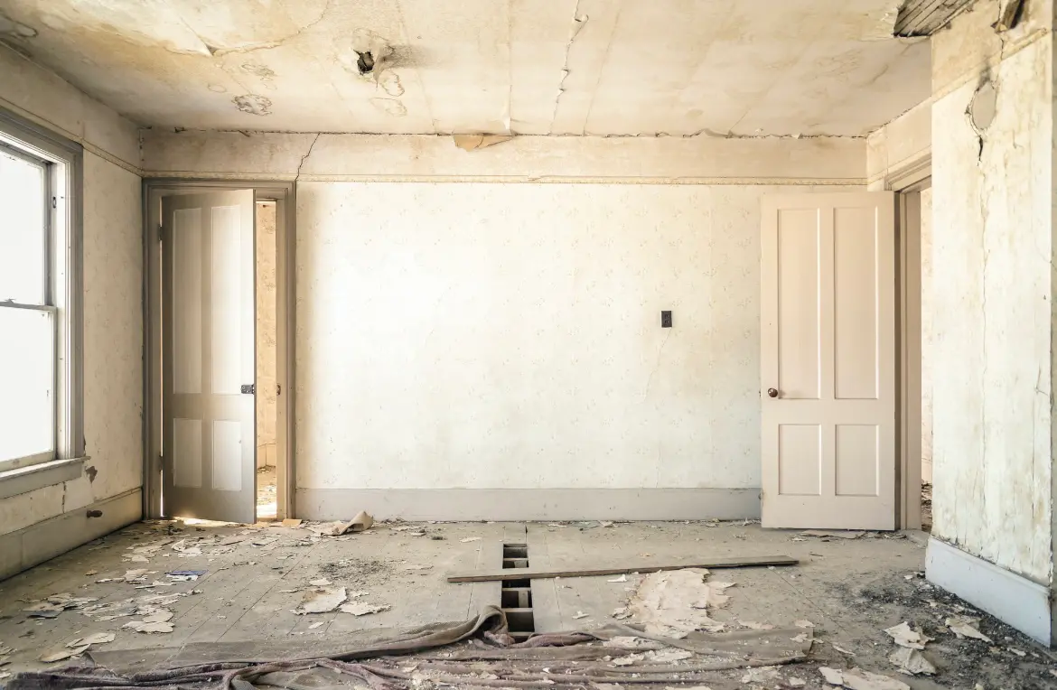 Waste disposal crew managing a cleanout project in Ladera Heights